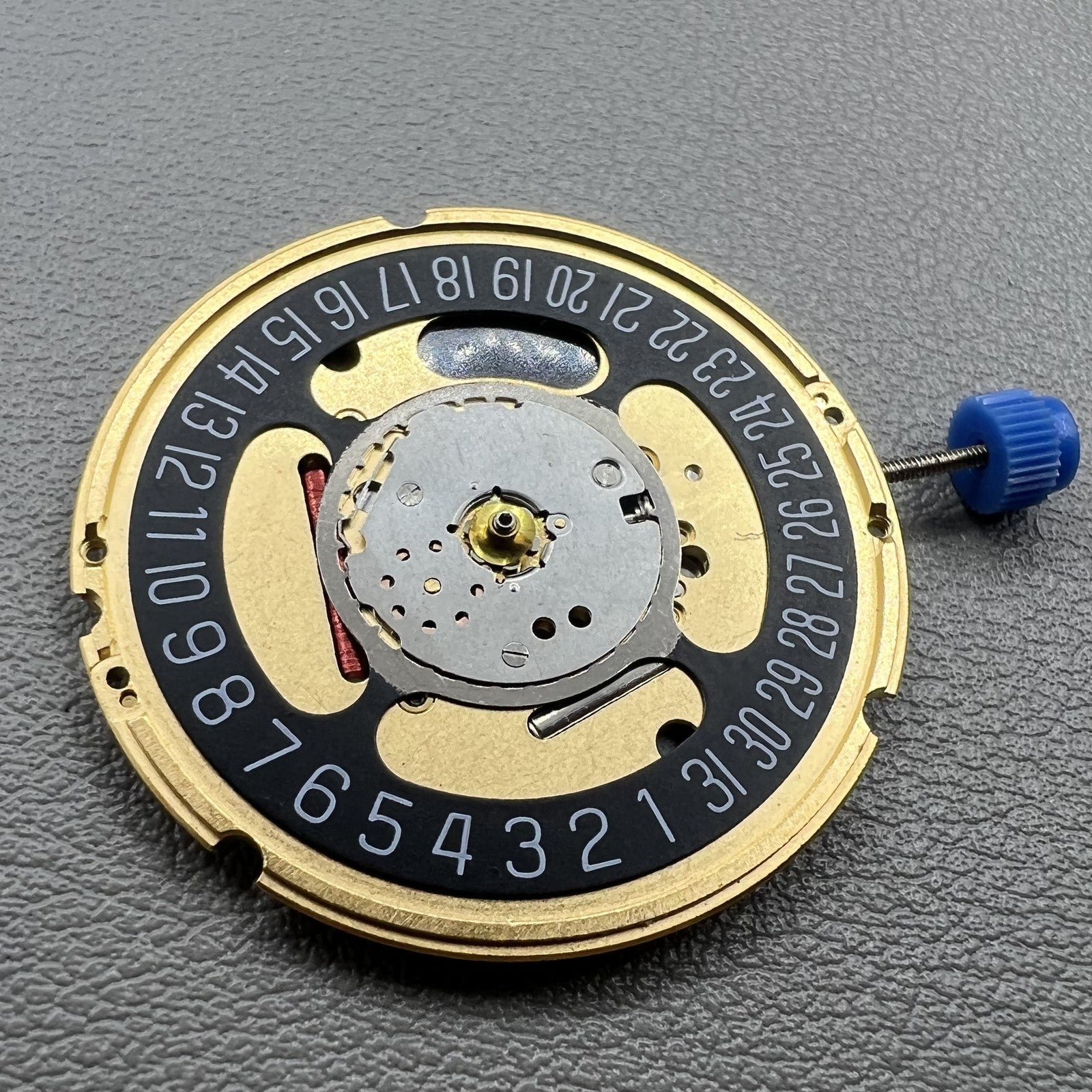Schweizer ETA F07.111 Quarzwerk mit schwarzer Zifferblattscheibe, Datum bei 6 Uhr, 3 Zeiger Uhrwerk