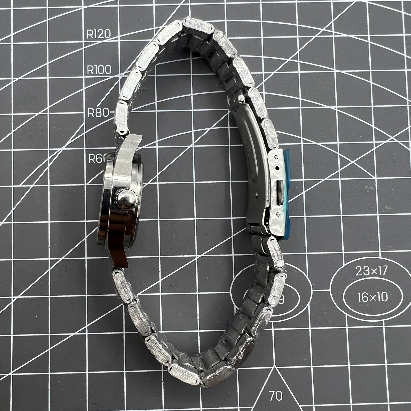 26mm SHANGHAI JINJI Lady Watch with gold square case, manual mechanical movement, and elegant 17-jewel design.