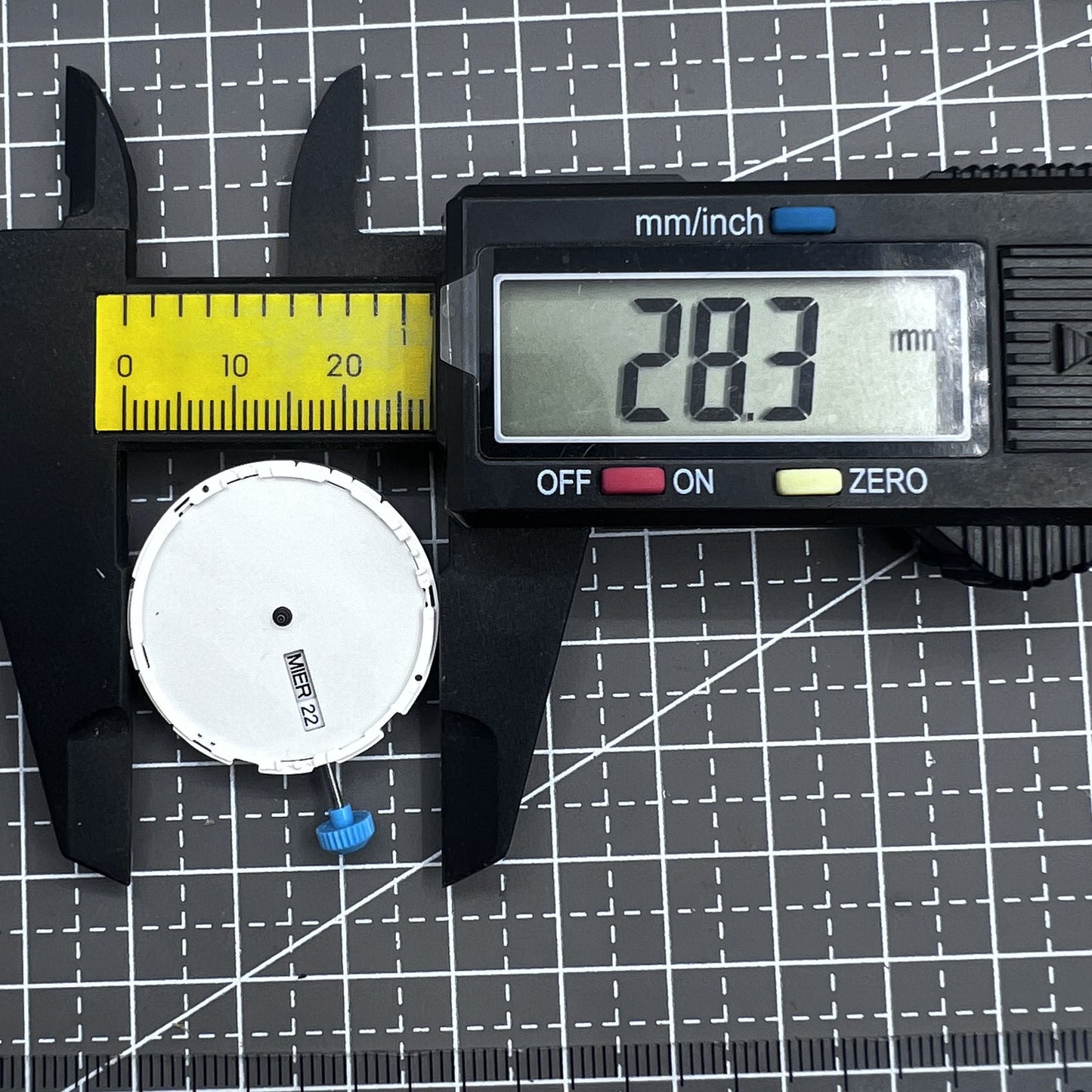 Japan Miyota 6N00 Quarzuhrwerk mit 3 Zeigern und Doppelkalendar ? pr�zises Uhrwerk f�r elegante Armbanduhren.