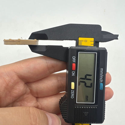 Sunon PE60 quartz watch movement with date display at 6 o'clock, 3 hands for precise timekeeping.