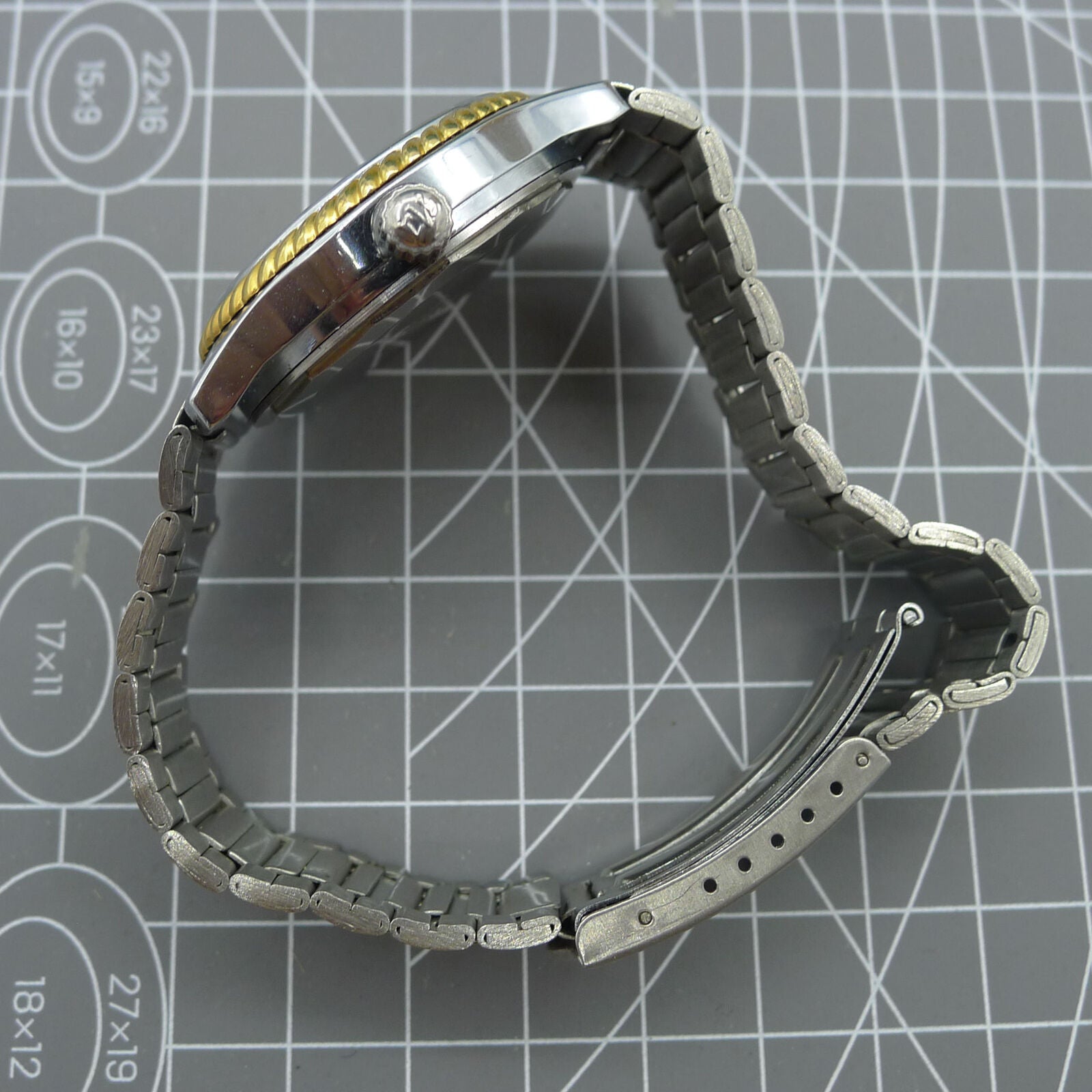 Shanghai Factory 36.5mm manual mechanical watch, 19 jewels, shock-resistant for durable, precise timekeeping.