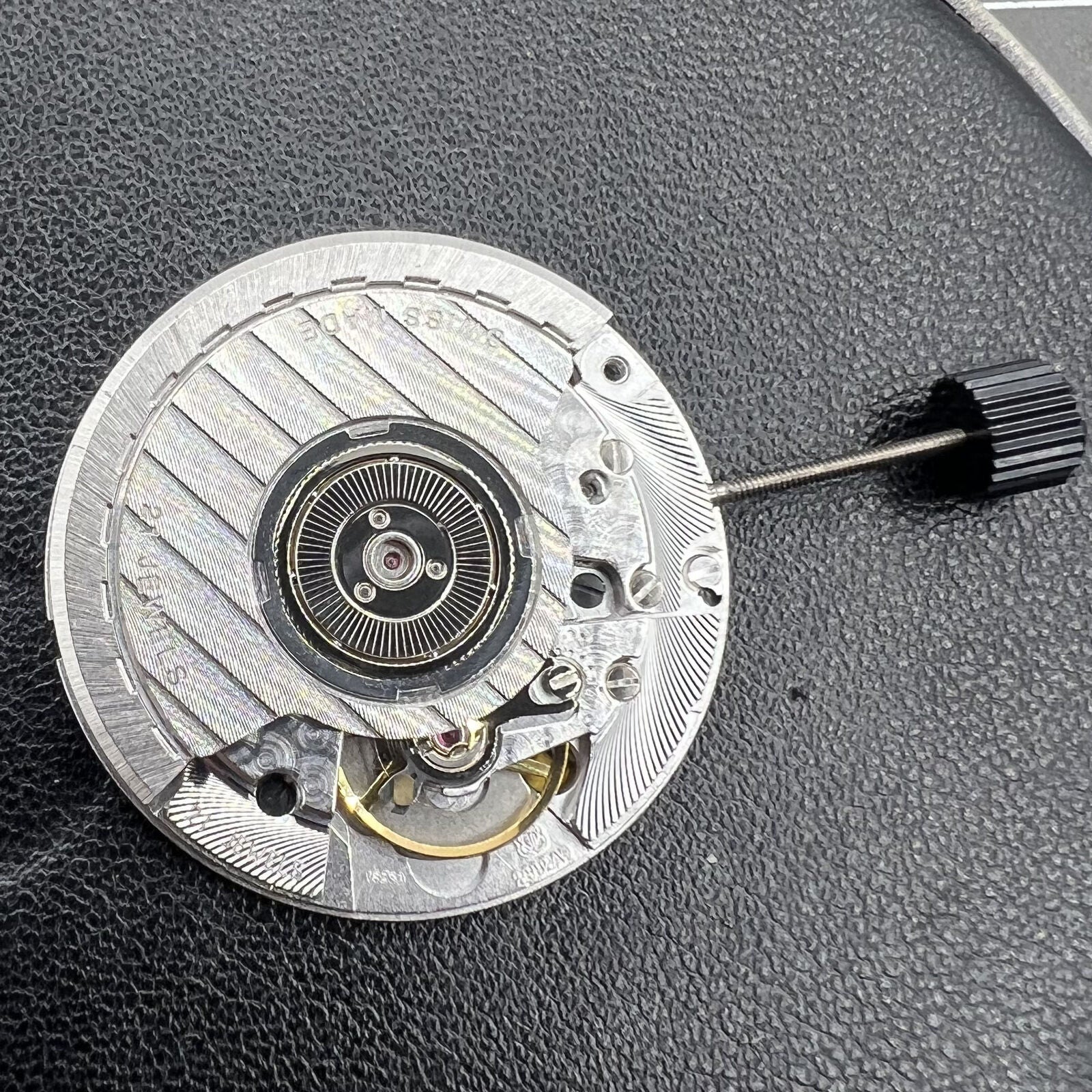 ETA2892A2 Geneva V8 Swiss mechanical watch movement, precise luxury timekeeping component for high-end watches