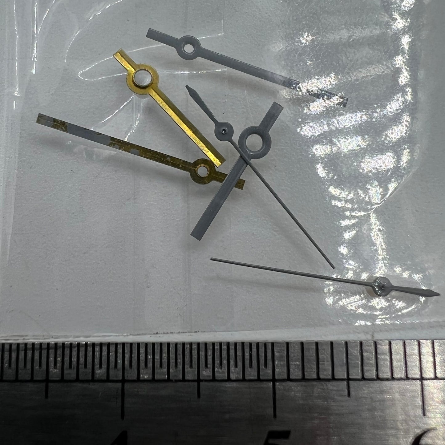 Silver watch hands set for Miyota 2035 with 16mm and 11mm lengths, enhancing precise timekeeping.