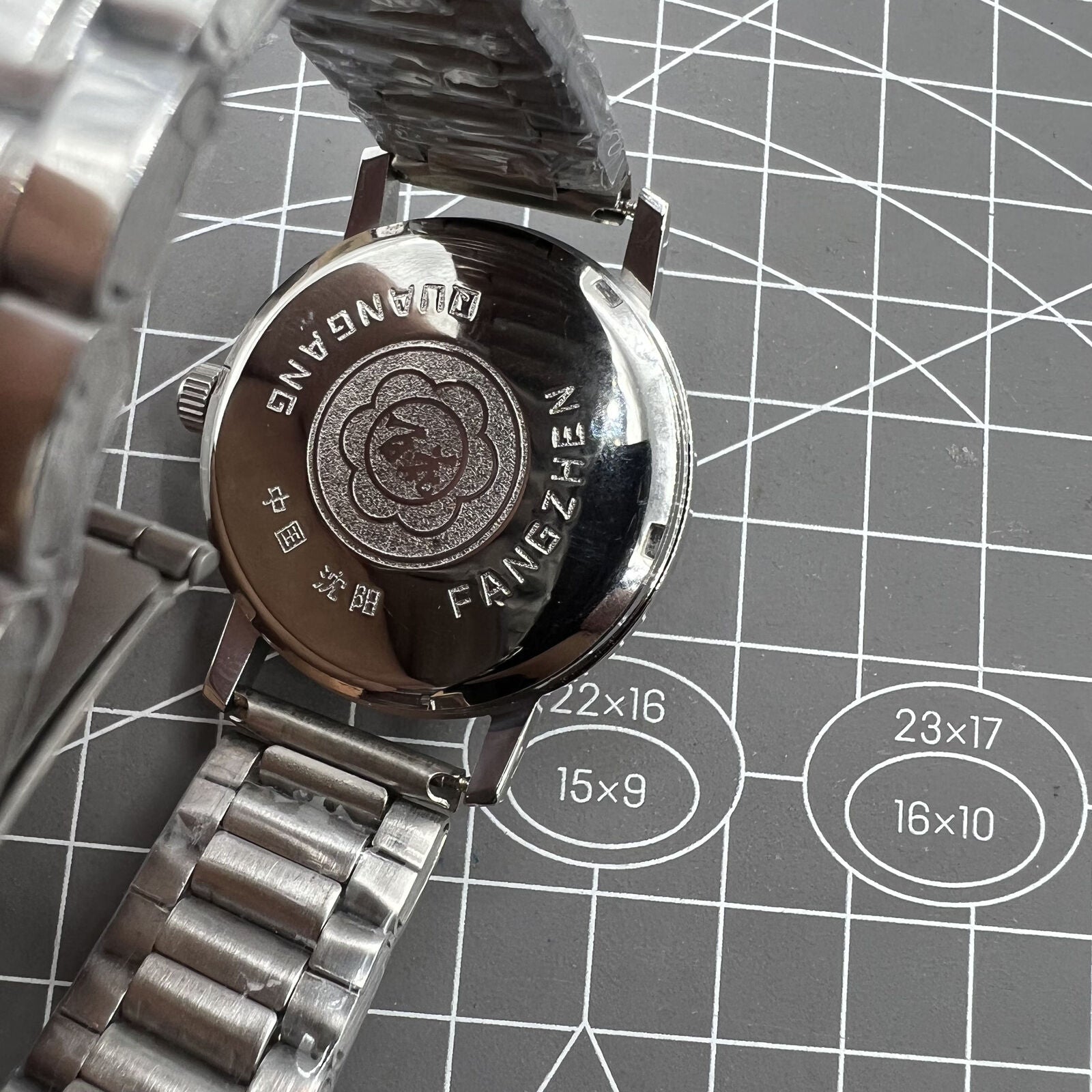 China Baihua 37mm manual mechanical watch with silver dial, 19 jewels, shock-resistant for lasting durability.