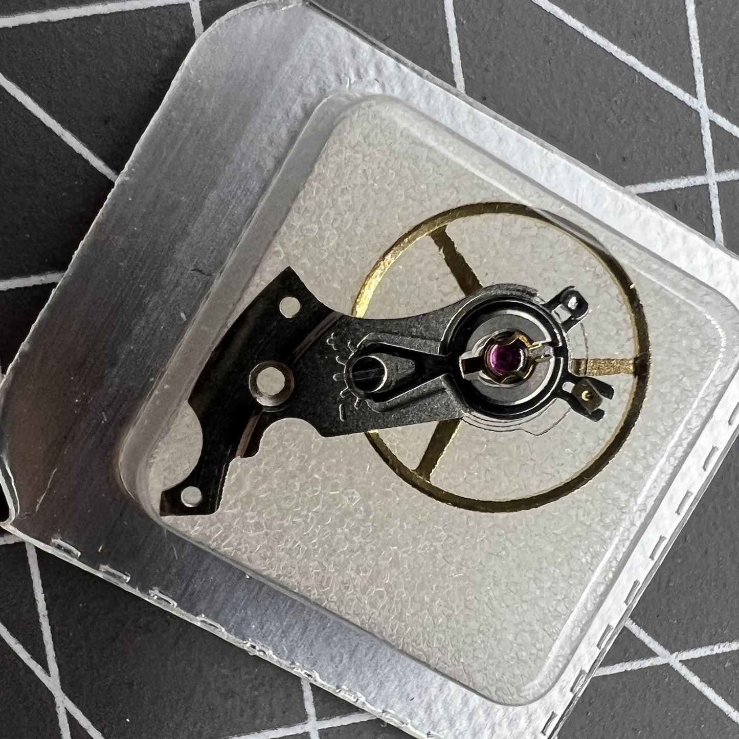 Swiss Complete Balance Wheel with Splint for SW200 movement, precision watch part for accurate timekeeping.