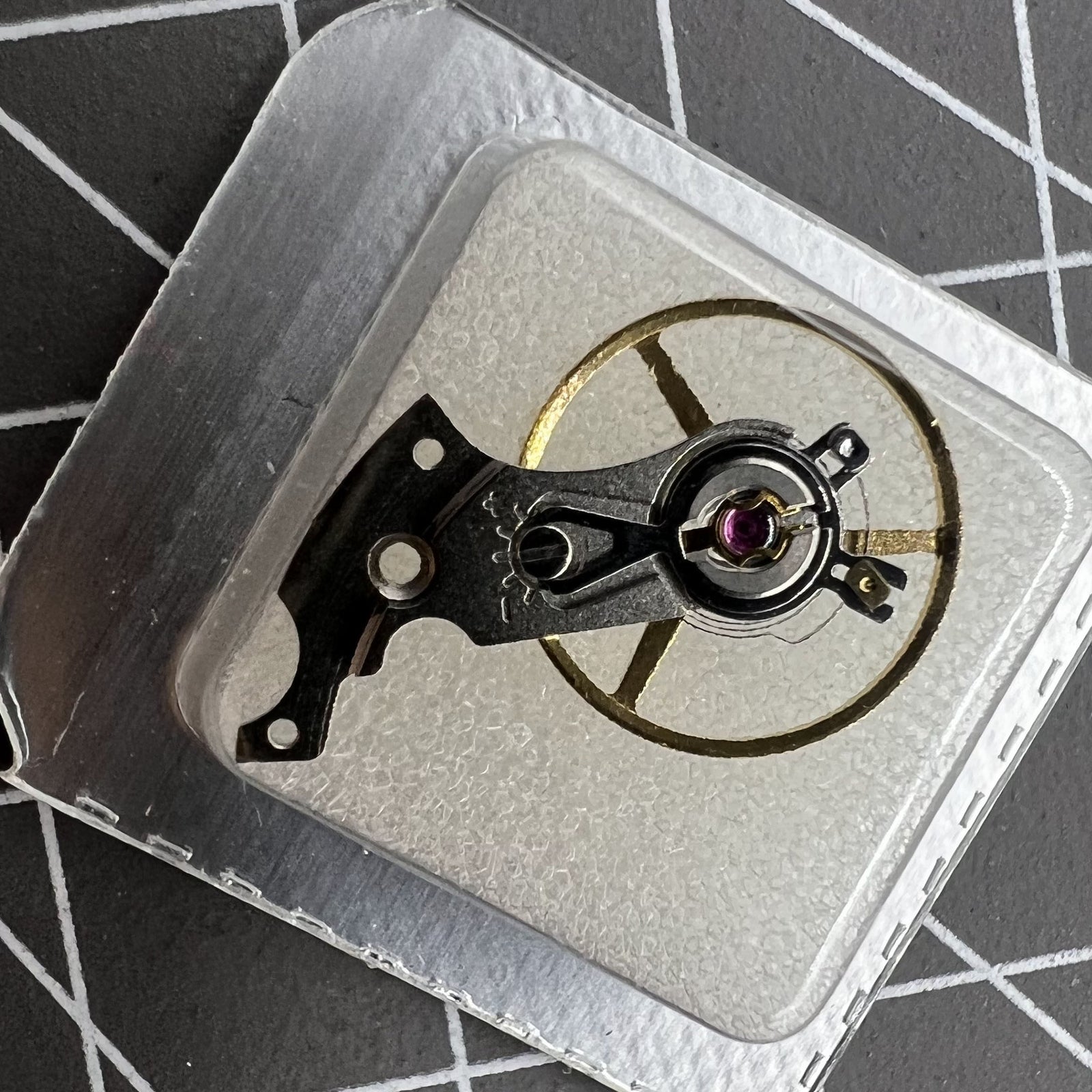 Swiss Complete Balance Wheel with Splint for SW200 movement, precision watch part for accurate timekeeping.