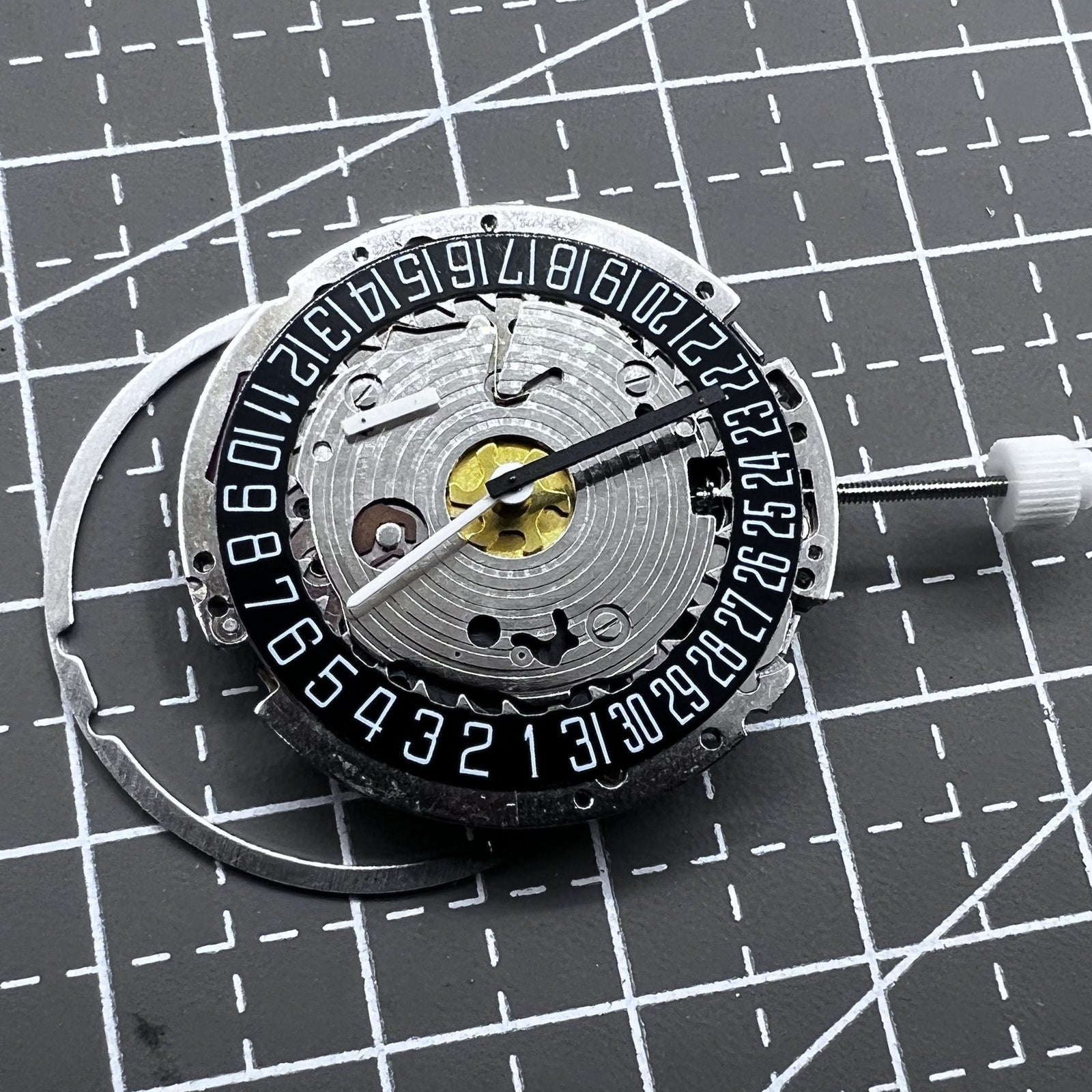Schwarze Scheibe Quarzuhr ISA 8171A mit 4 Zeigern, Datum um 6 Uhr, Schweizer Marke