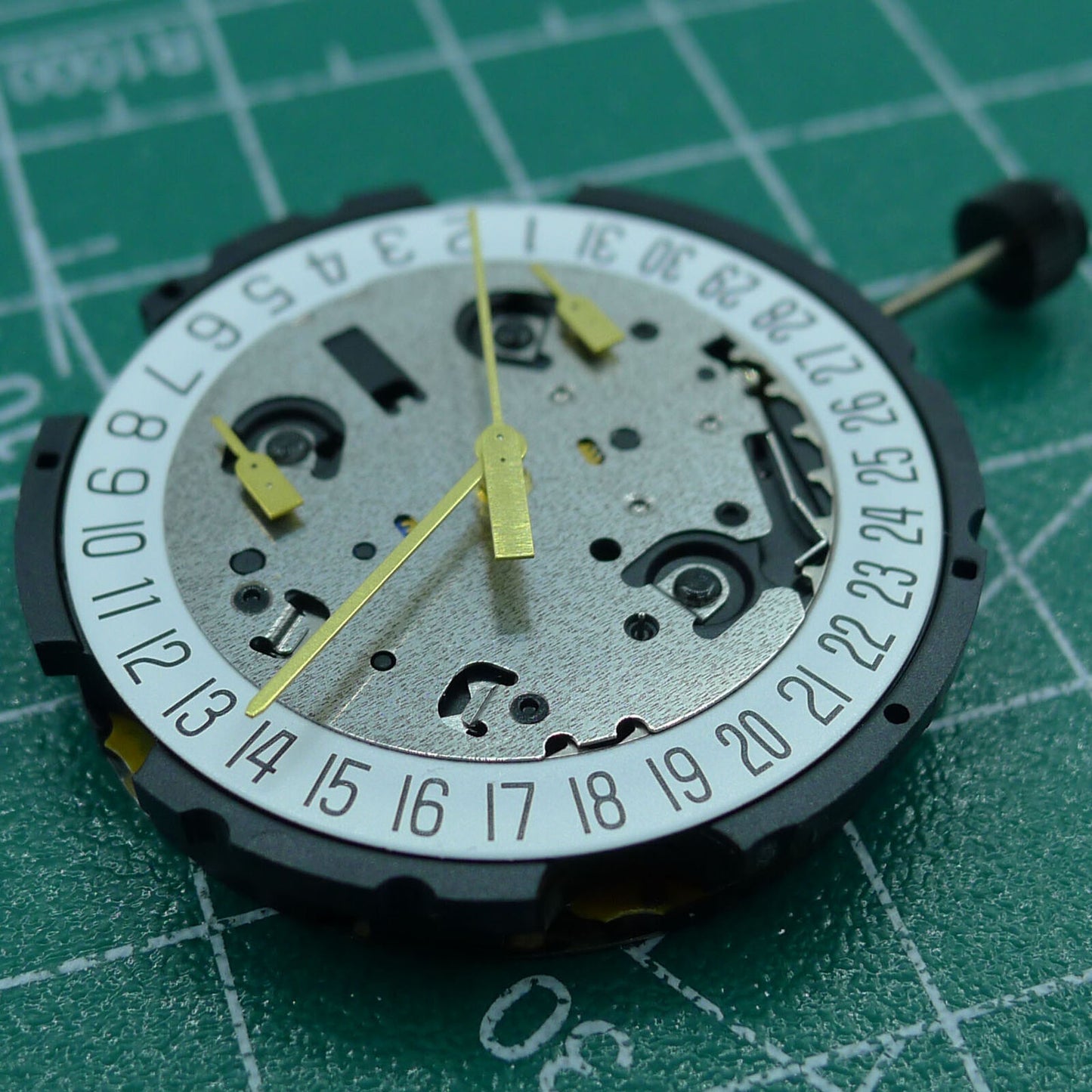 Wholesale ETA G10.212 quartz watch movement with Swiss precision, 3 hands and date display at 6 o'clock.