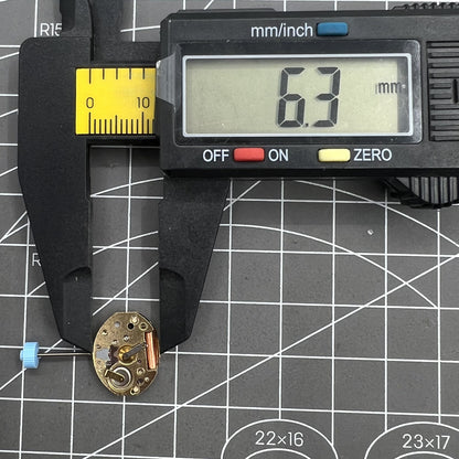 Ronda Swiss 753 Quarz Uhrwerk f�r pr�zise und langlebige Uhrzeitmessung, geeignet f�r Uhrenreparatur und Zubeh�r.