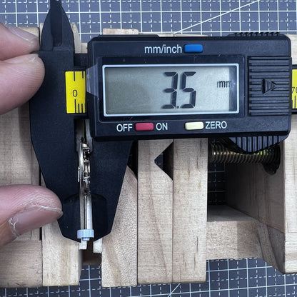 Quarzuhr mit Ronda 784 Uhrwerk, Datumsanzeige bei 3 Uhr, stilvolles Design, langlebig