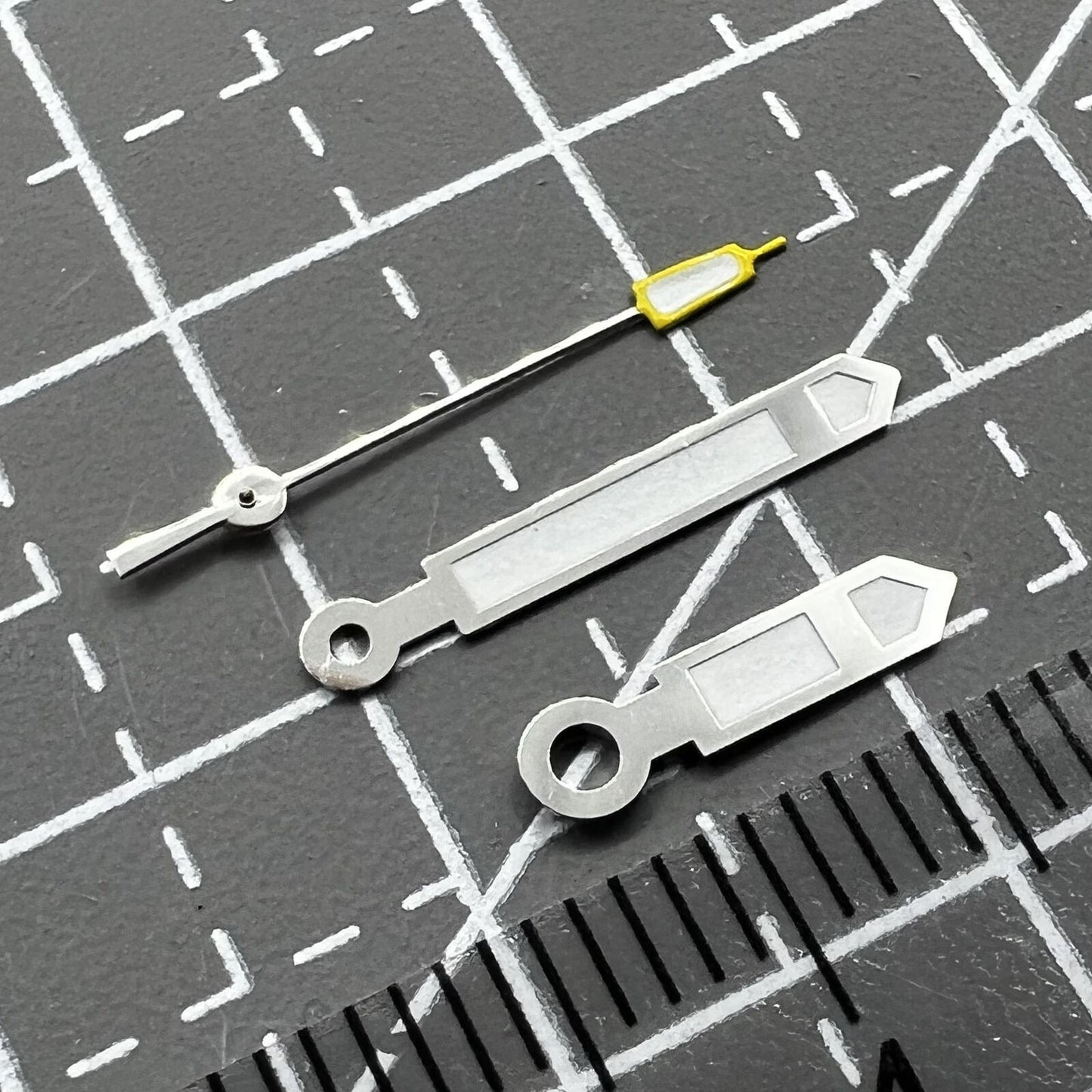 Silver and yellow pointed second hand watch hands for Seiko NH35 NH36, precision replacement parts.