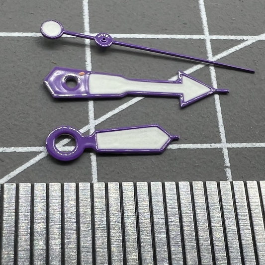 Aiguilles de montre luminescentes vertes peintes en blanc avec garniture violette de 12,5 mm pour NH35 NH36 7S26