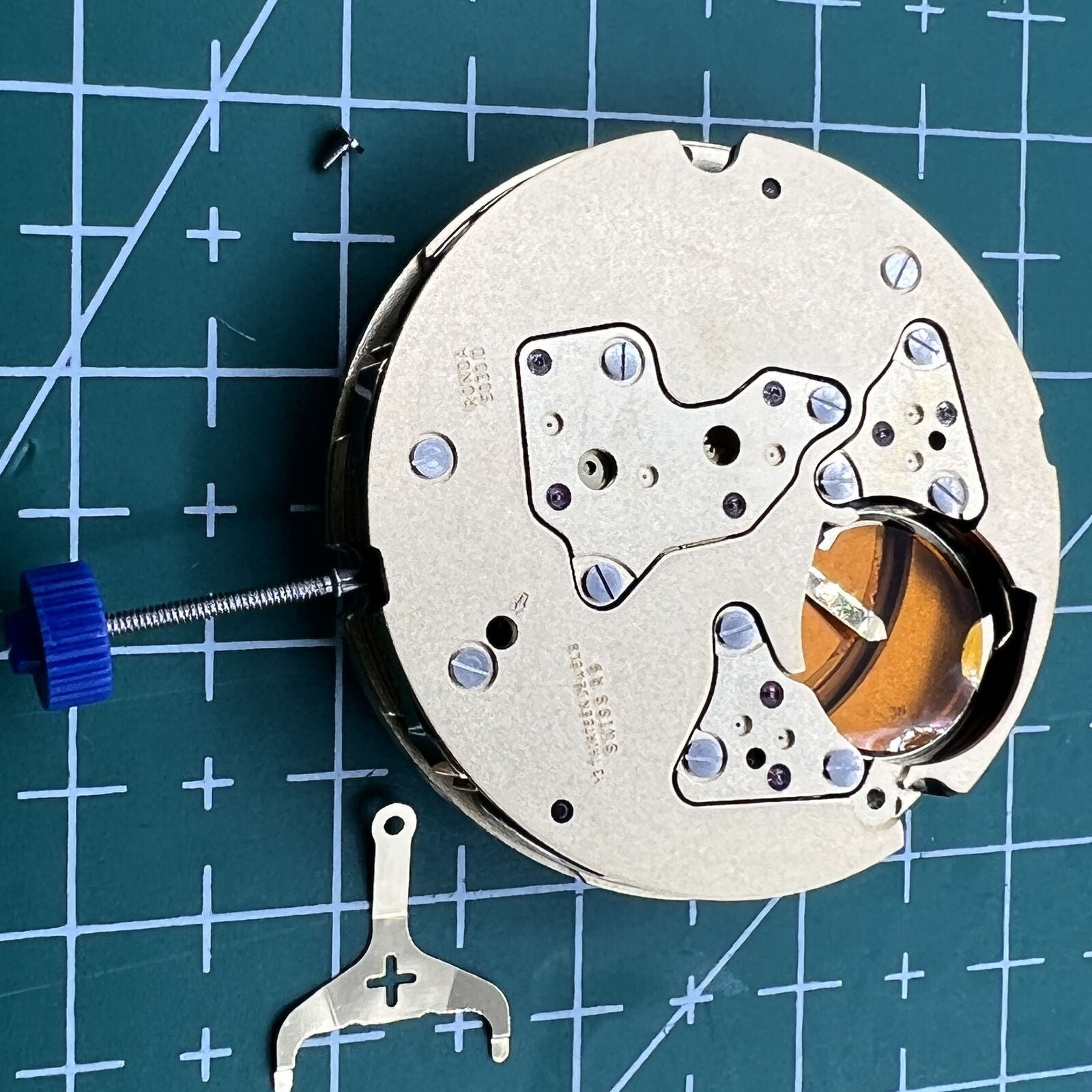 Swiss Made Ronda 5030D quartz watch movement with date at 6 o'clock, ideal for precise watch repair.