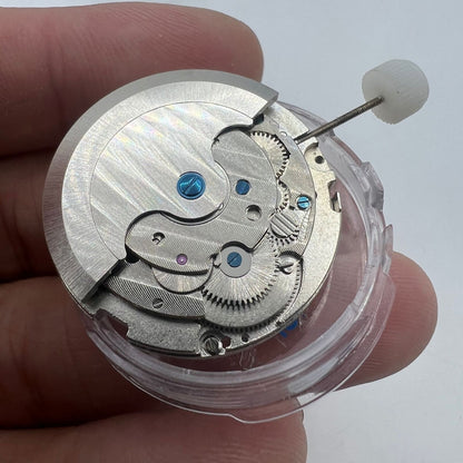 China Made LB20 automatic watch with date display at 12 o'clock, multifunctional design for everyday wear.