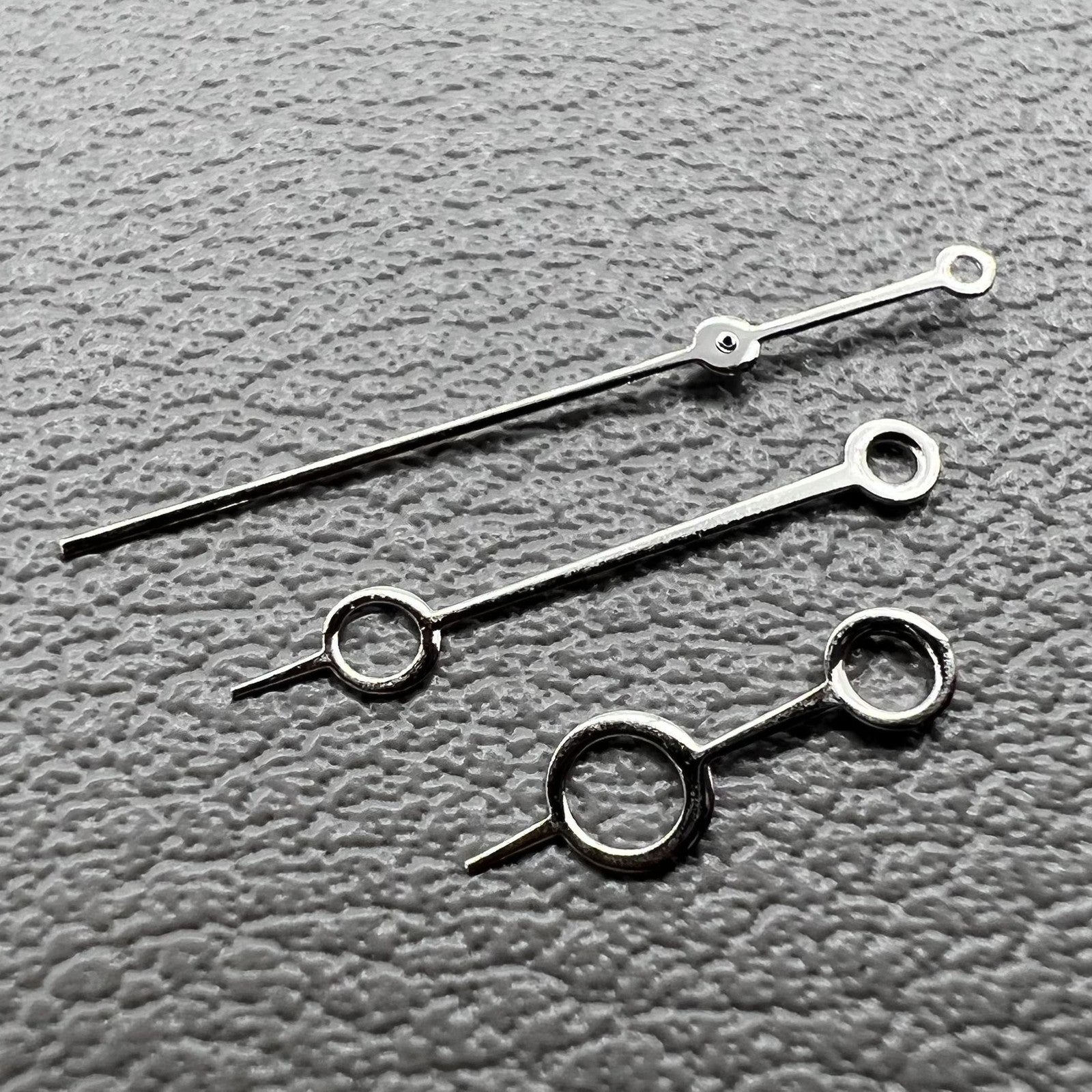 Set of 2 silver hollow circle watch hands without lume, compatible with NH35/36, NH38, NH72 movements by Modified.