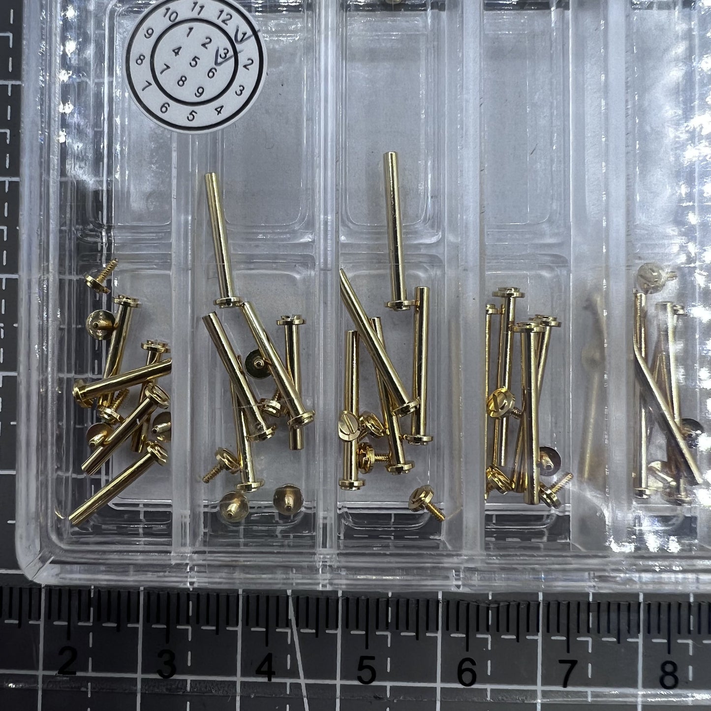 Goldfarbenes Uhrenschrauben Set 1.5mm 11 Größen 55 Stück Messing T-Bar