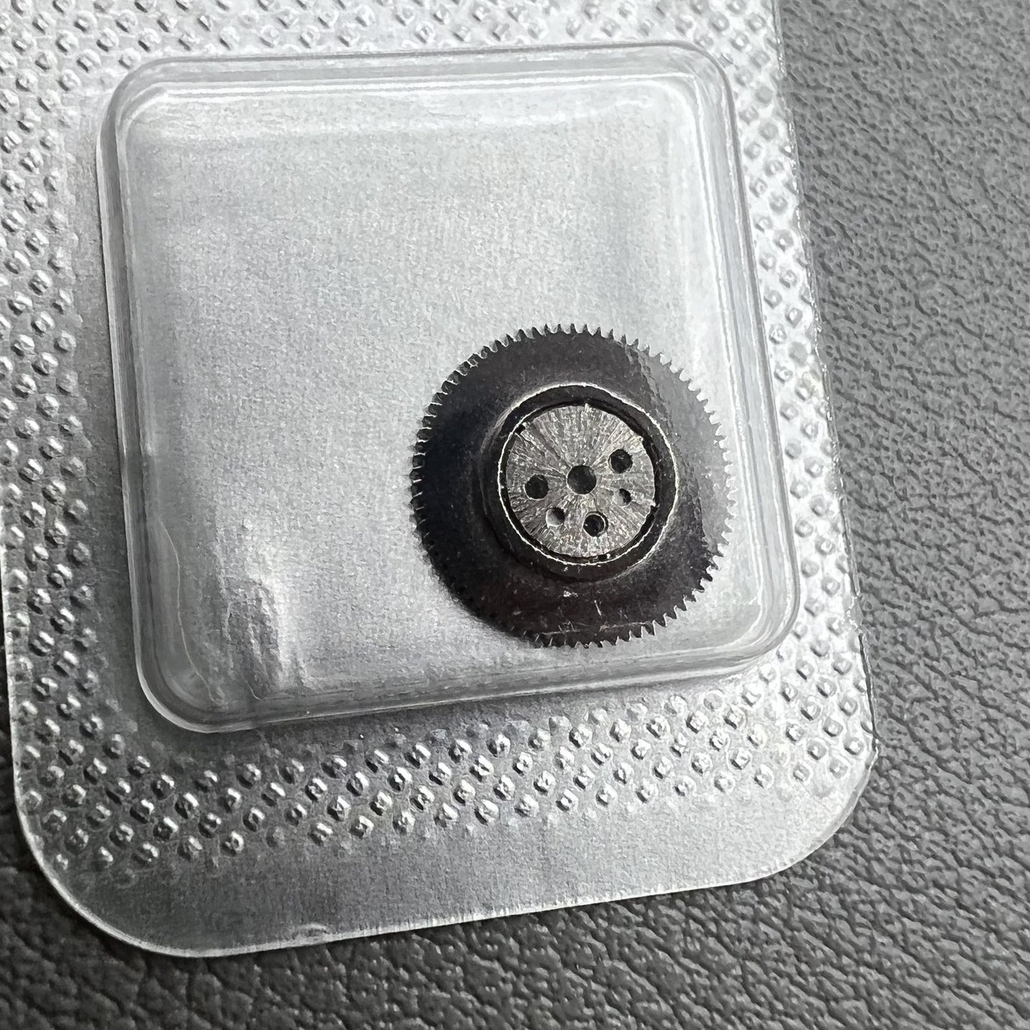 Omega 2500 1120 rotor ball bearing, ensuring smooth oscillating weight function.