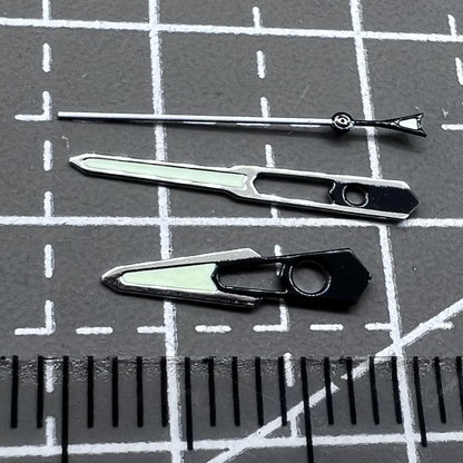 Silberne gr�ne Leuchtzeiger 13mm Hohlschnitt mit schwarzer Umrandung f�r NH35 Uhrwerke von