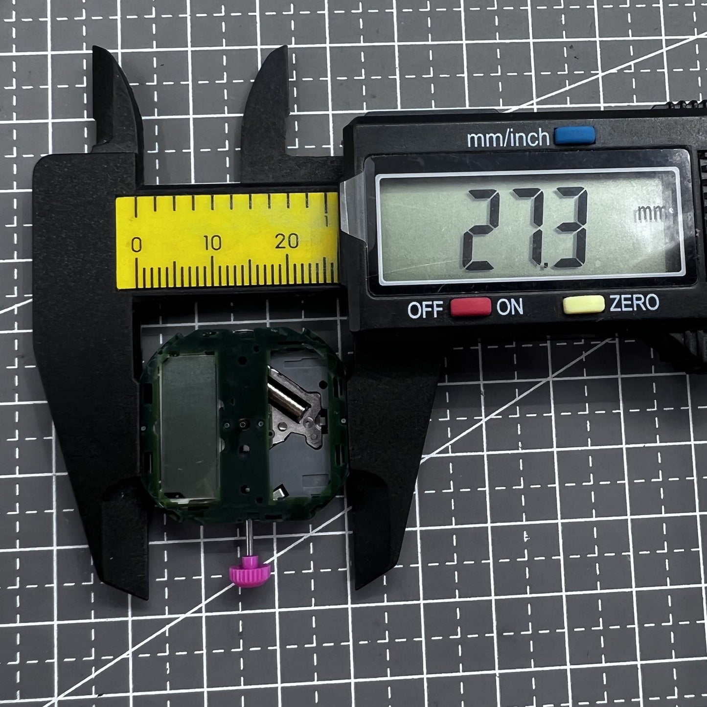 Miyota T250 quartz watch movement with three hands, Japanese precision for watch accessories.