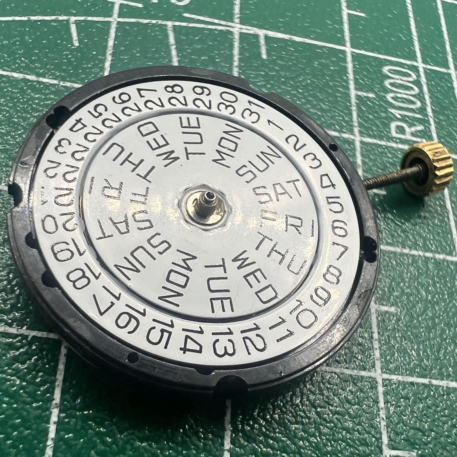 ISA 307 quartz watch movement with date display at 3 o'clock, original brand new quality for precise timekeeping.