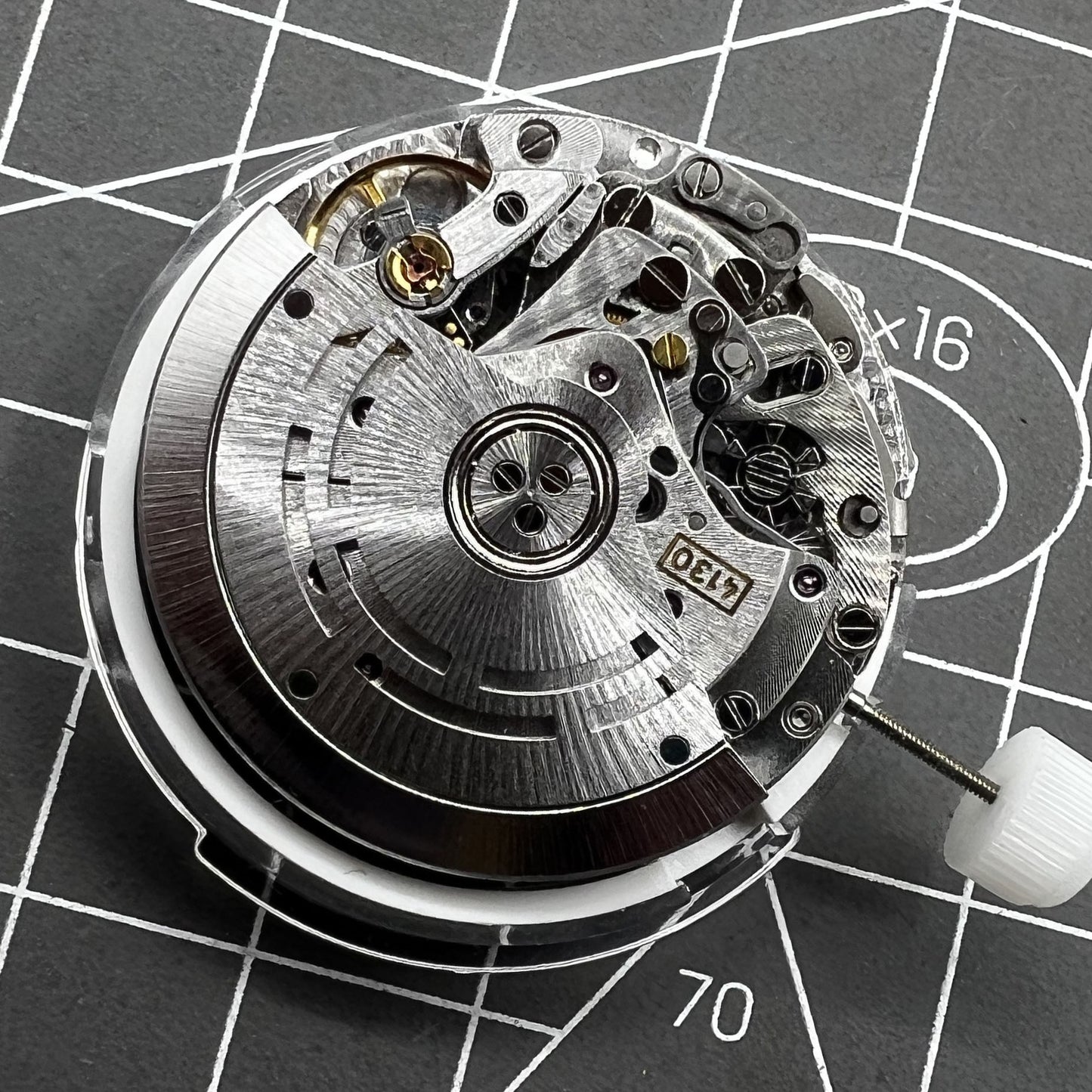 Multifunktionale Automatik-Uhr mit chinesischem 4130 Uhrwerk und kleinen Sekunden bei 3, 6, 9 Uhr, SwissBrand.