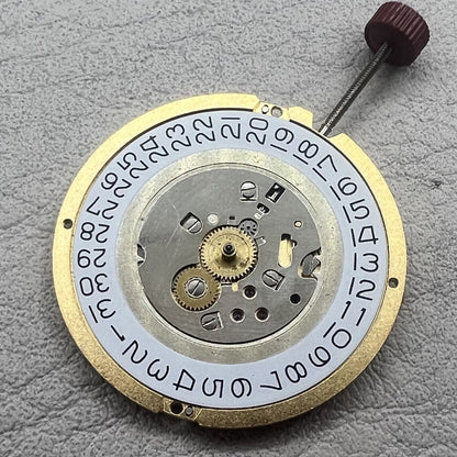 Ronda Quarzuhrwerk 1016 Swiss watch movement with date display at 3 o?clock, precision timekeeping.