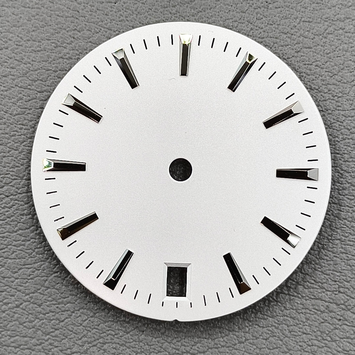 28.5mm White Watch Dial Stripes Sunburst Simple For NH35/36/4R/7S Movement