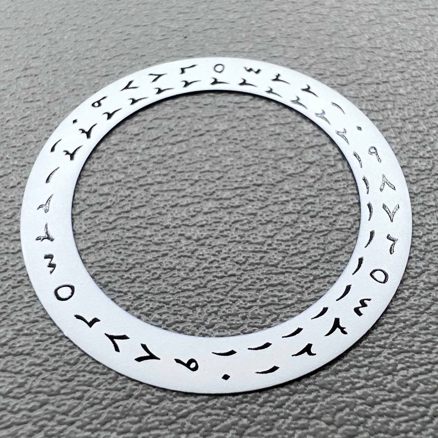 Datumsscheibe Rad mit schwarzer arabischer Schrift für NH35 NH36 Datum bei 3