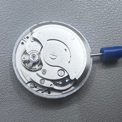 Japan Epson YN56 mechanical watch movement showing date and day display at 3 o'clock, precise and reliable.