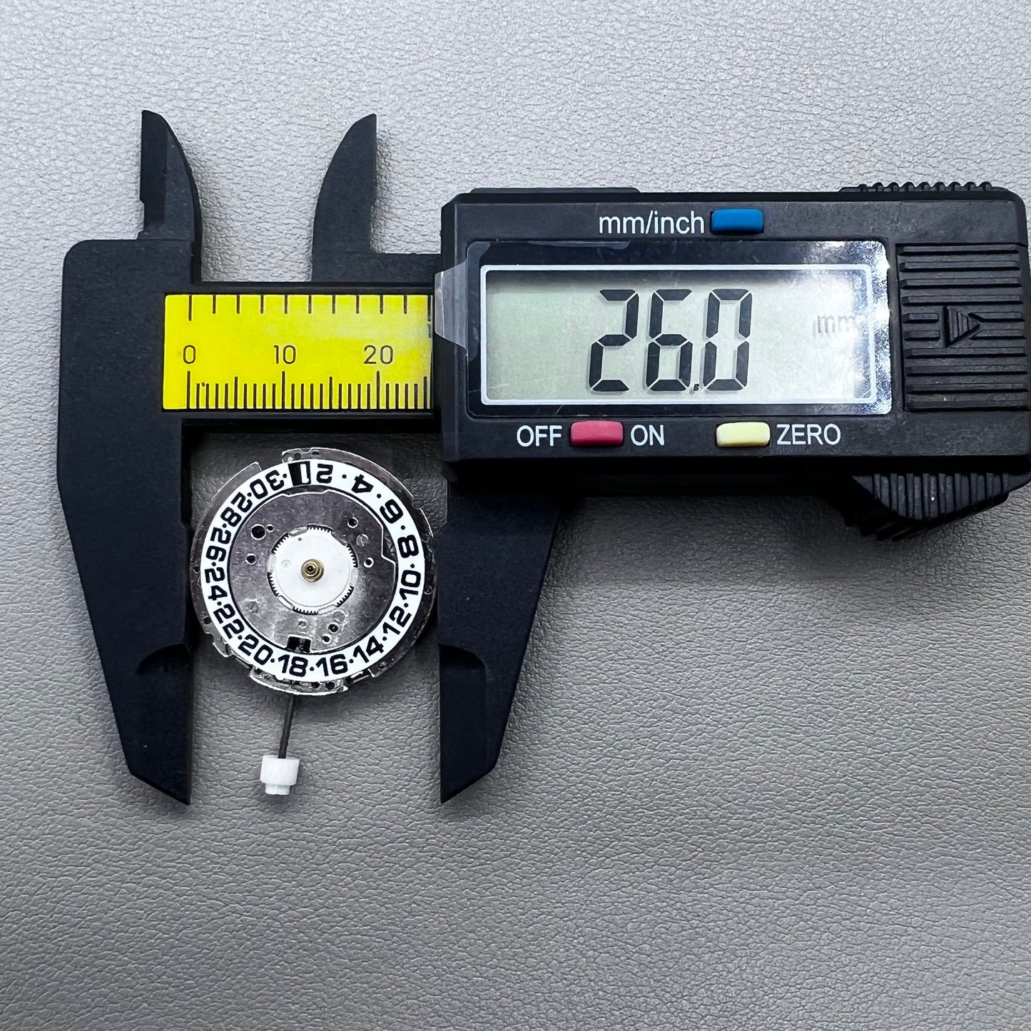 Swiss ISA 8176A 8176-1990 White Dial Watch Quartz Movement