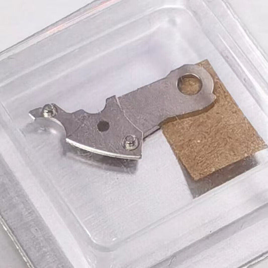 Éclisse de balancier en argent de fabrication suisse pour montre <tc>ETA</tc>2824 et <tc>ETA</tc>2836-2