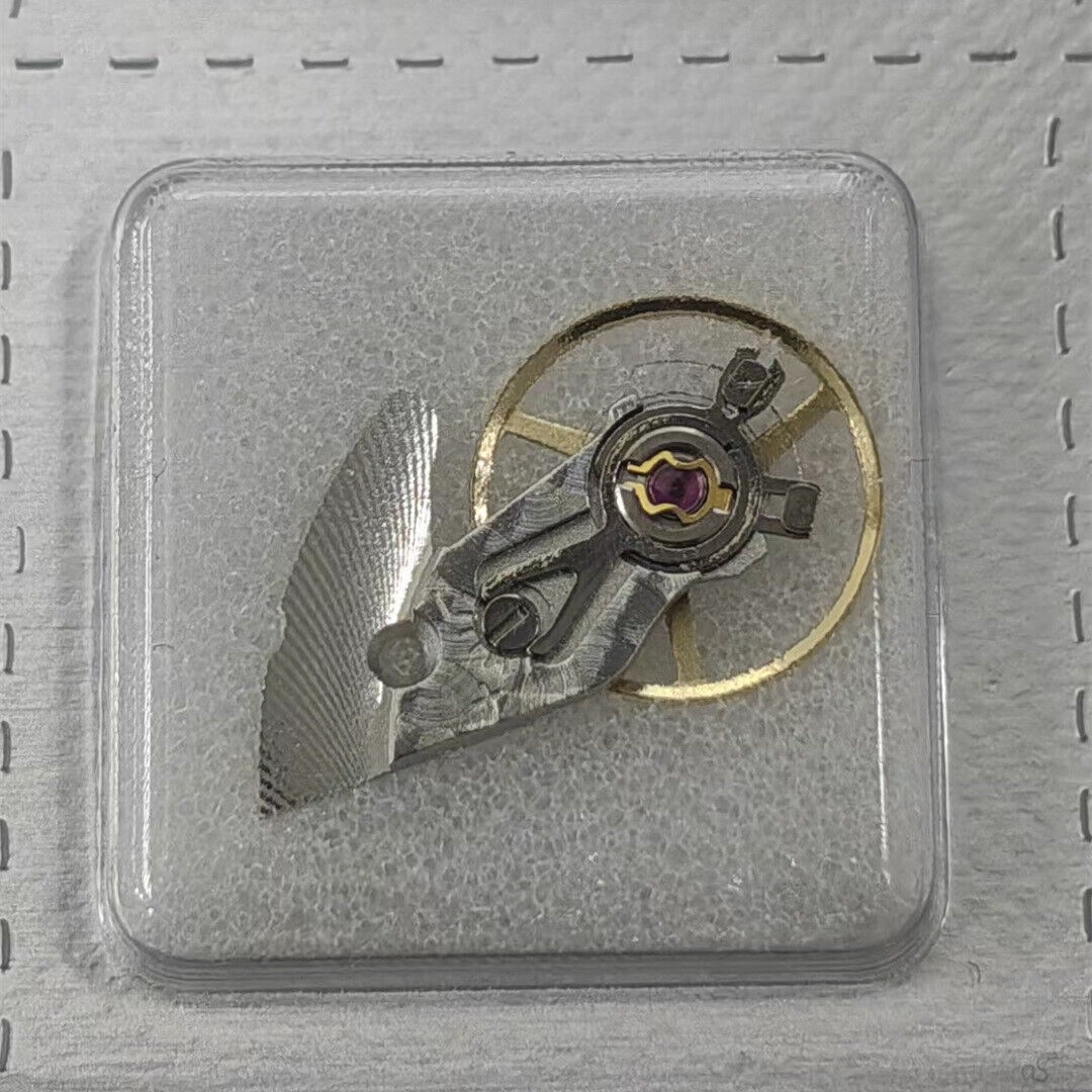 Balancier complet en argent sculpté avec attelle générique pour mouvement ETA2892A2