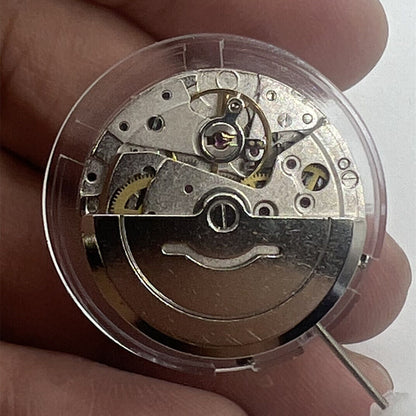 Mingzhu 2813 automatic watch movement showcasing single calendar at 6 o?clock with precise mechanical design.