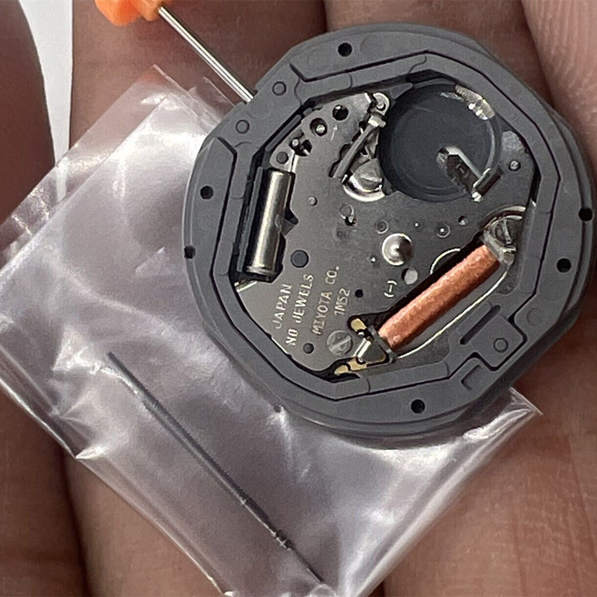 Miyota 1M52 quartz movement watch accessory with 3 hands and date window at 12 o'clock, precision Japan brand.