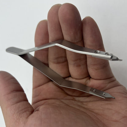 Bergeon 7825 spring bar tweezers for precise watch repair and strap adjustments
