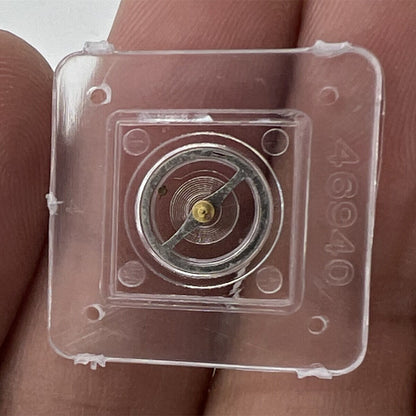 Asiatisches Uhrenteil, komplettes Unruhrad mit Spiralfeder, passend für Uhrwerk 7009