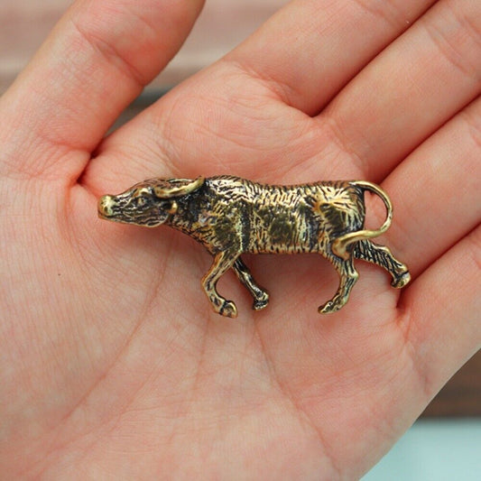 Hand-carved solid copper buffalo figurine, detailed bronze trinket for d�cor or collection.