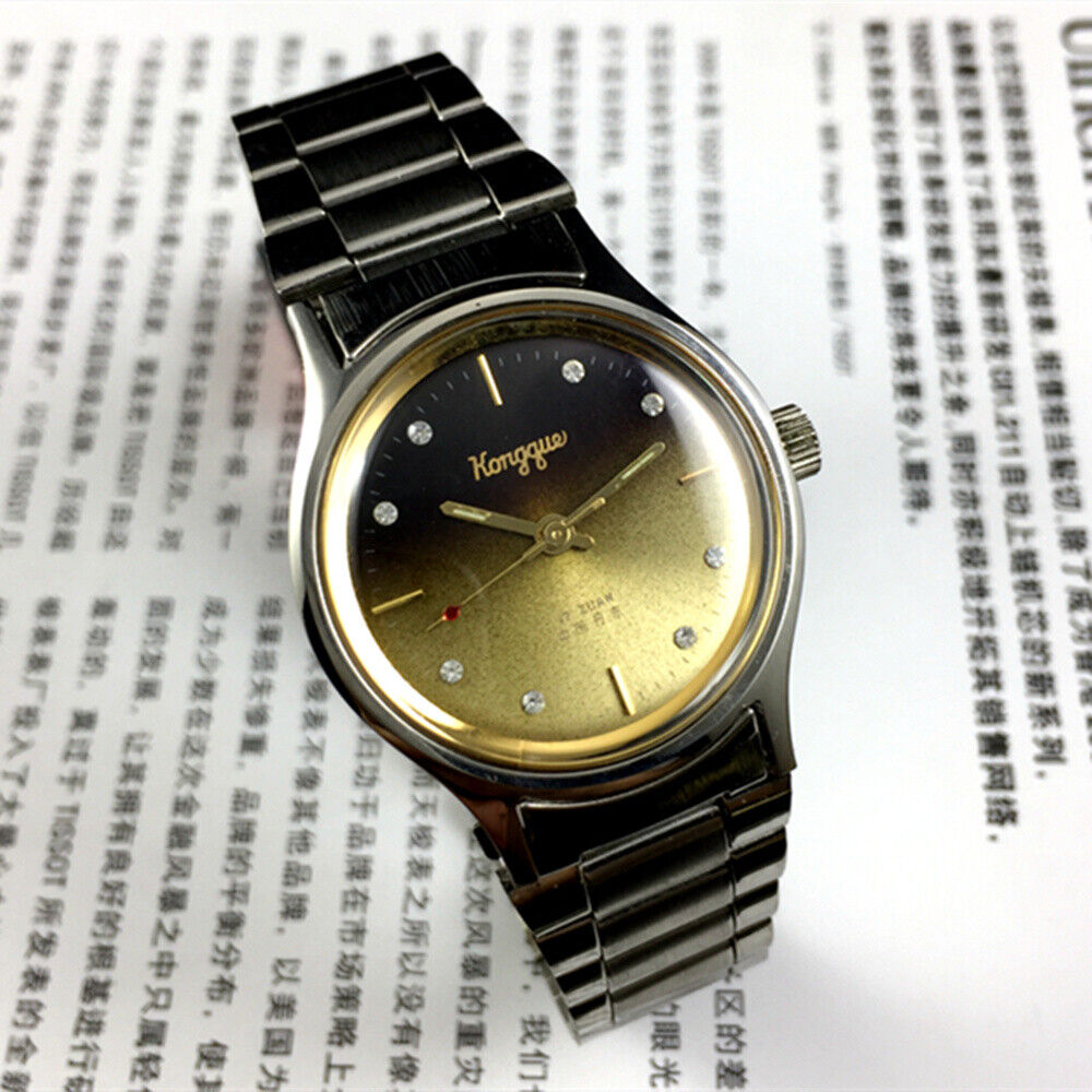 32mm Dandong manual mechanical watch with 17 jewels, gradient gold and black dial, classic design.