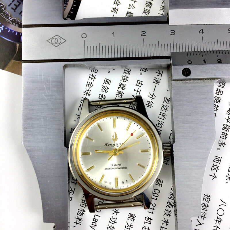 Silver dial 33mm Dandong manual watch with golden hands, 17 jewels, classic design for elegant timekeeping.
