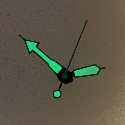 Arrow-shaped orange trim watch hands with green luminous fill for NH35/NH36/4R/7S movements, enhancing visibility and style.