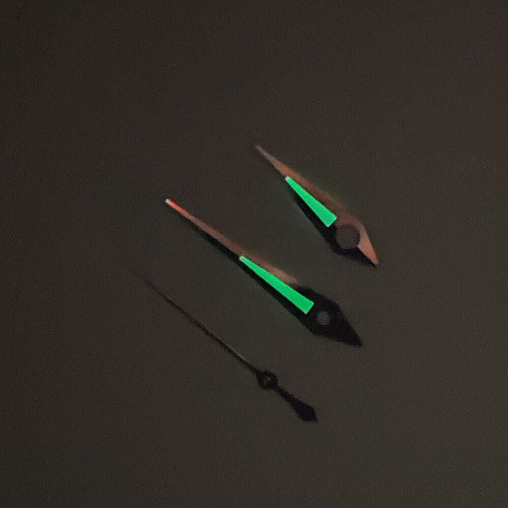 Green luminous watch hands with silver trim for NH35/NH36/4R/7S movements, perfect for classic watches.