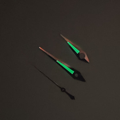 Green luminous watch hands with silver trim for NH35/NH36/4R/7S movements, perfect for classic watches.