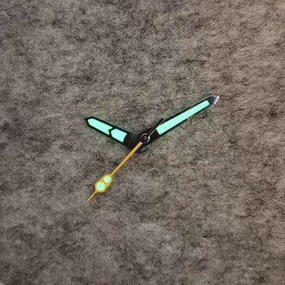 Arrow-shaped green luminous watch hands with silver trim, compatible with NH35/NH36/4R/7S movements.