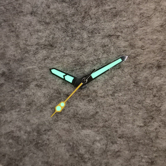 Arrow-shaped green luminous watch hands with silver trim, compatible with NH35/NH36/4R/7S movements.