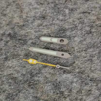 Arrow-shaped green luminous watch hands with silver trim, compatible with NH35/NH36/4R/7S movements.