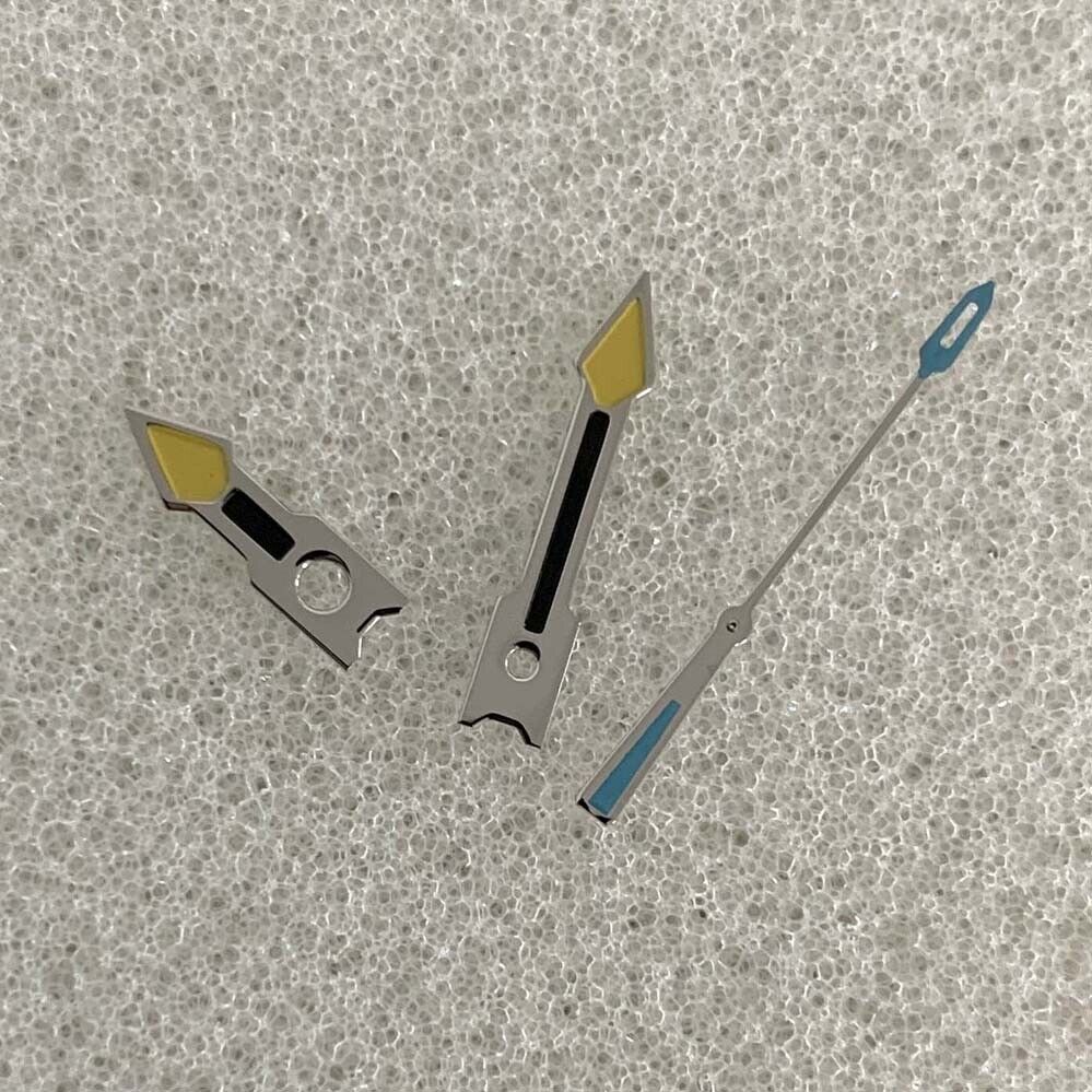 Color block silver trim watch hands compatible with NH35/NH36/4R/7S movements for precise timekeeping.