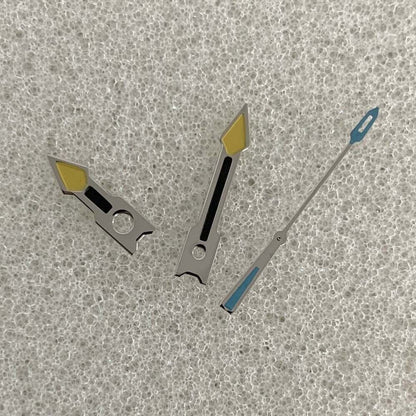Color block silver trim watch hands compatible with NH35/NH36/4R/7S movements for precise timekeeping.