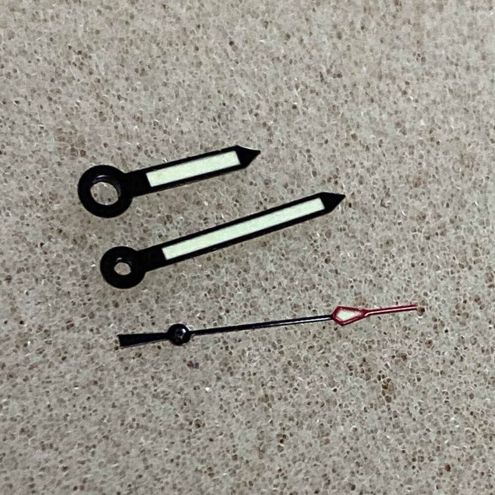 Green luminous 3 watch hands with black trim for NH35/NH36/4R36 movement.