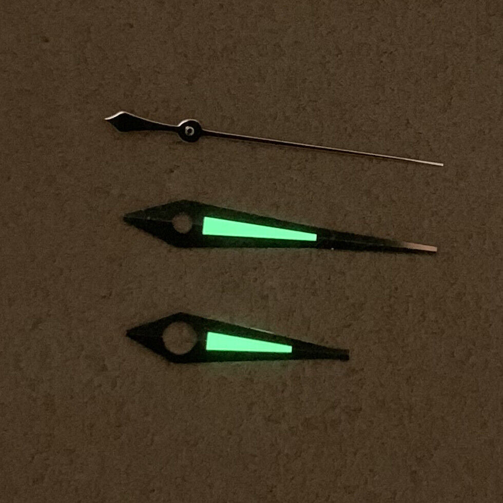 B40 Green luminous sharp-end watch hands set for NH35A/NH36A movement, enhancing precision timekeeping.