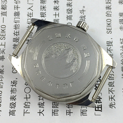 Taihang 32mm black dial manual mechanical watch with golden markers and 17 jewels for accuracy.